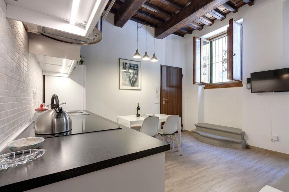 Lejlighed i Historisk Centrum på 60 m². Soveværelser: 1. Private badeværelser: 2. Firenze Eksteriør billede