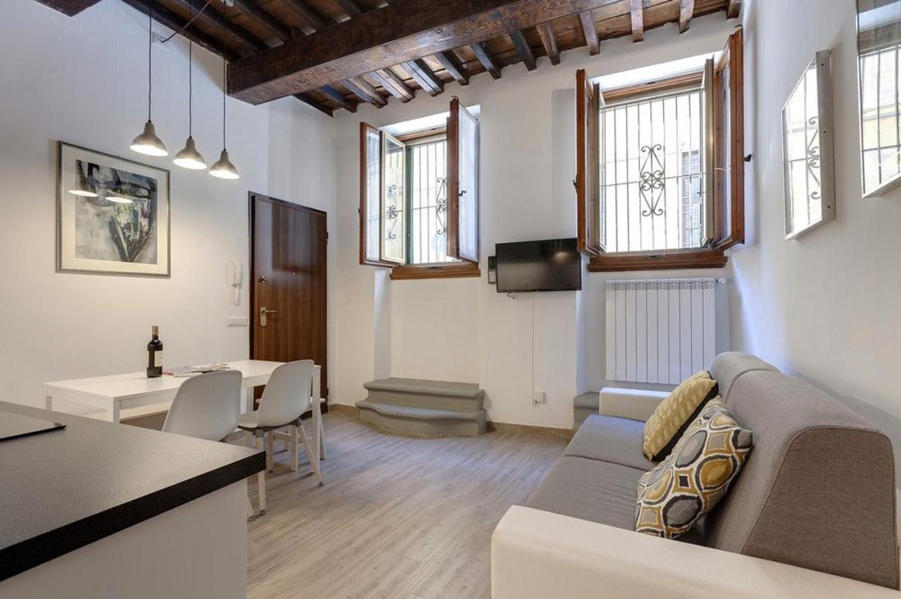 Lejlighed i Historisk Centrum på 60 m². Soveværelser: 1. Private badeværelser: 2. Firenze Eksteriør billede