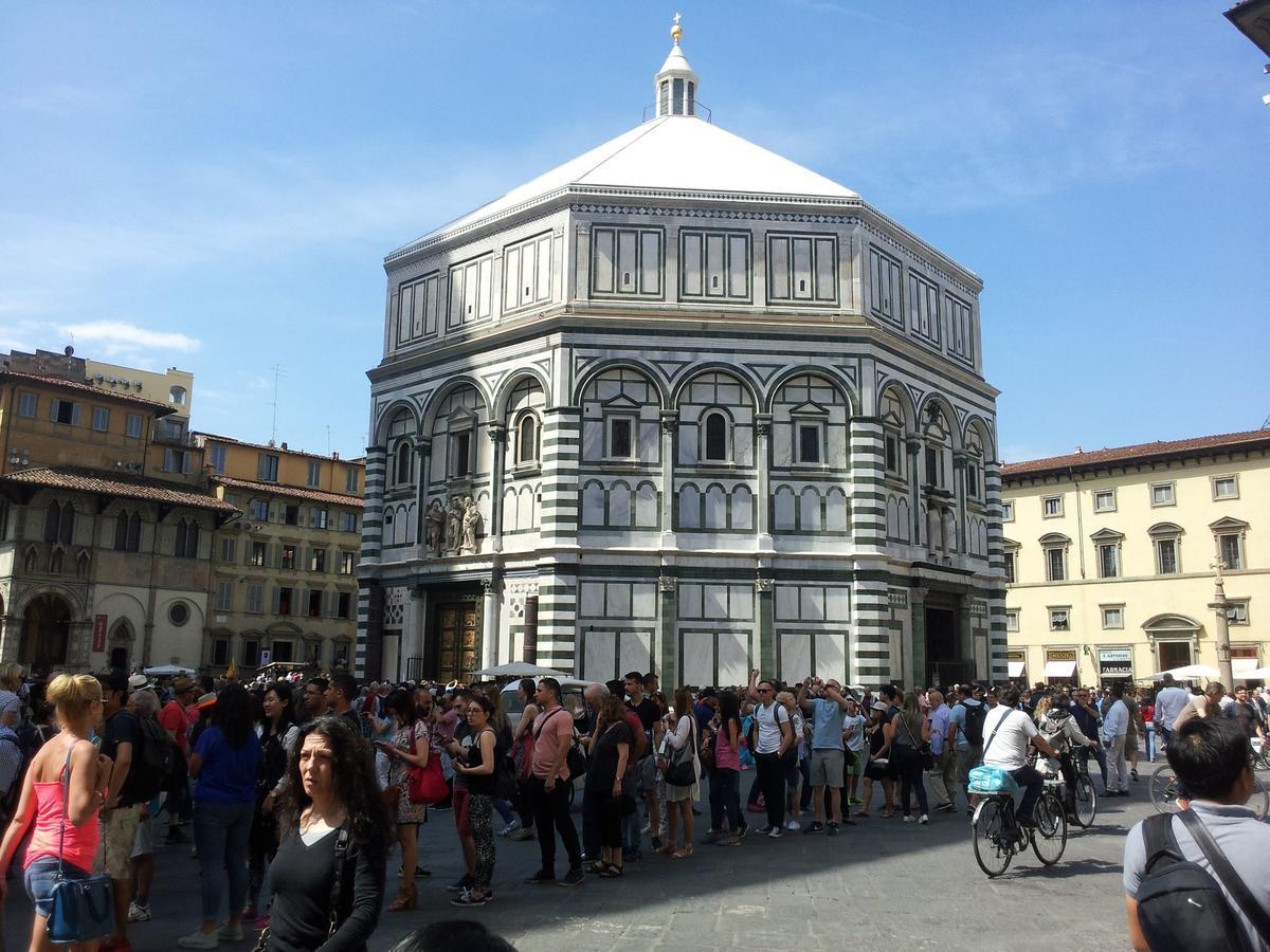 Lejlighed i Historisk Centrum på 60 m². Soveværelser: 1. Private badeværelser: 2. Firenze Eksteriør billede